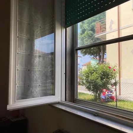 Luminoso A Due Passi Da Piacenza アパート