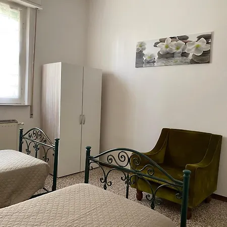 Luminoso A Due Passi Da Piacenza アパート *